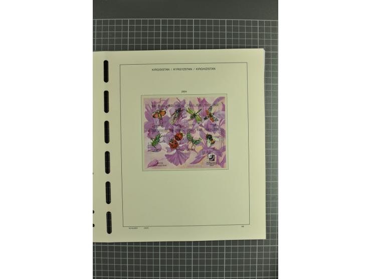 1992/2004, unmounted mint collection with miniature sheets, se-tenants-sheets, imperforated issues and more varieties