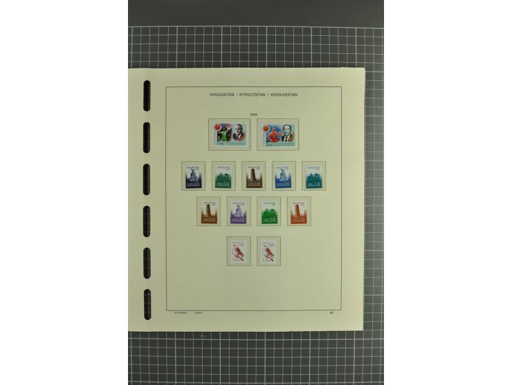 1992/2004, unmounted mint collection with miniature sheets, se-tenants-sheets, imperforated issues and more varieties