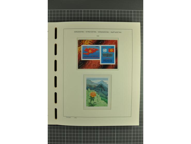 1992/2004, unmounted mint collection with miniature sheets, se-tenants-sheets, imperforated issues and more varieties