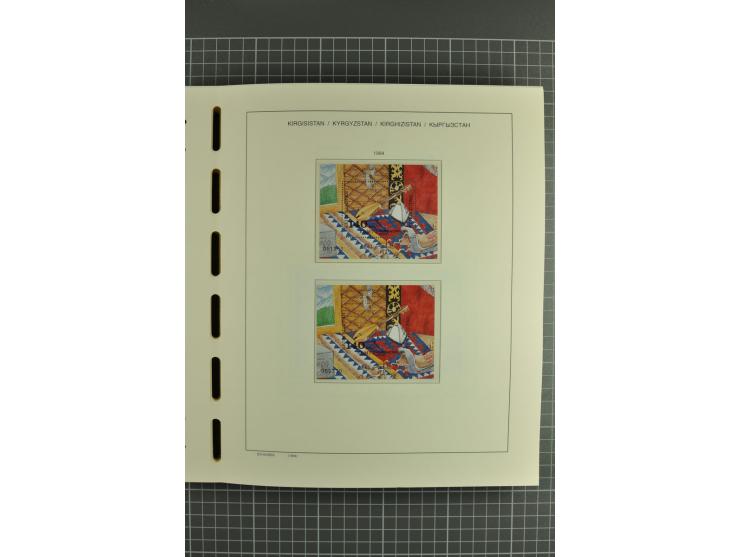 1992/2004, unmounted mint collection with miniature sheets, se-tenants-sheets, imperforated issues and more varieties