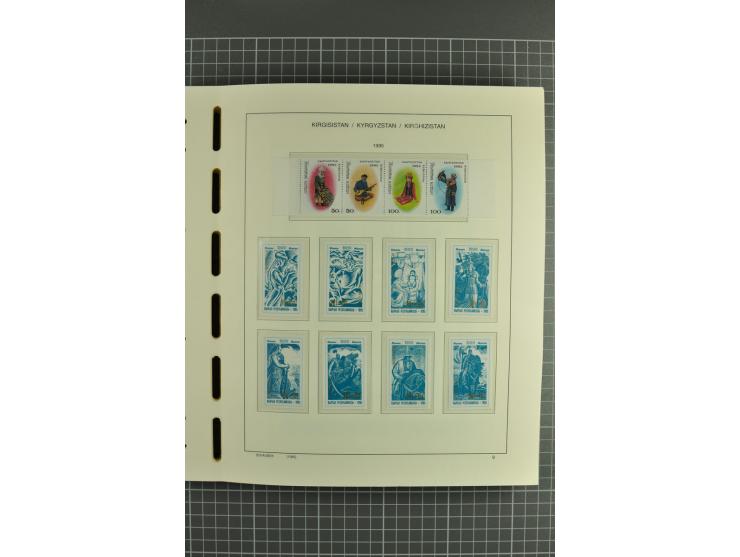 1992/2004, unmounted mint collection with miniature sheets, se-tenants-sheets, imperforated issues and more varieties
