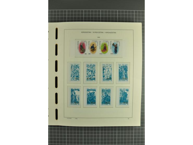 1992/2004, unmounted mint collection with miniature sheets, se-tenants-sheets, imperforated issues and more varieties