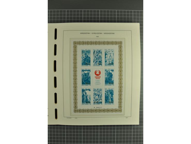 1992/2004, unmounted mint collection with miniature sheets, se-tenants-sheets, imperforated issues and more varieties