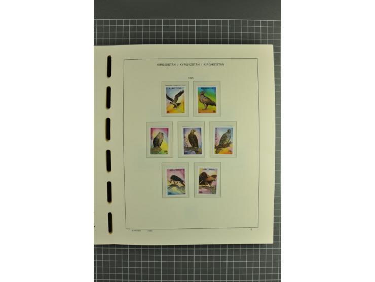 1992/2004, unmounted mint collection with miniature sheets, se-tenants-sheets, imperforated issues and more varieties
