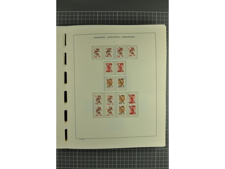 1992/2004, unmounted mint collection with miniature sheets, se-tenants-sheets, imperforated issues and more varieties