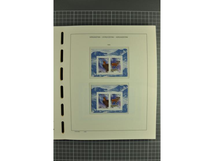1992/2004, unmounted mint collection with miniature sheets, se-tenants-sheets, imperforated issues and more varieties