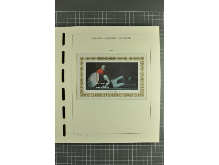 1992/2004, unmounted mint collection with miniature sheets, se-tenants-sheets, imperforated issues and more varieties