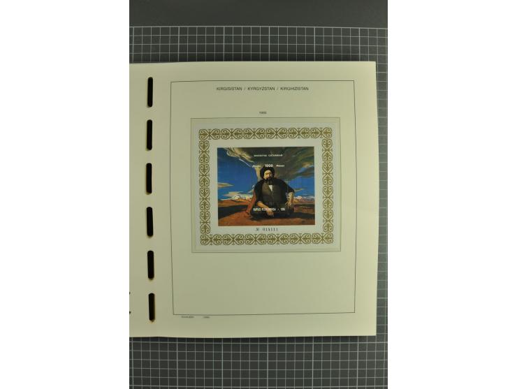 1992/2004, unmounted mint collection with miniature sheets, se-tenants-sheets, imperforated issues and more varieties