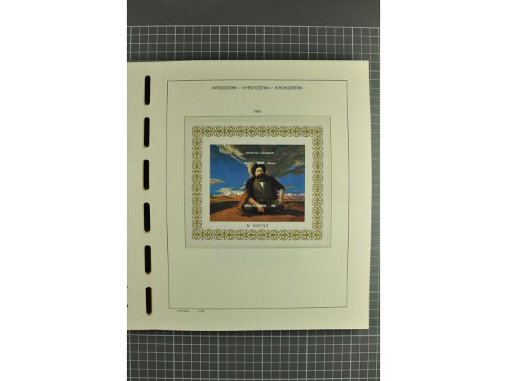 1992/2004, unmounted mint collection with miniature sheets, se-tenants-sheets, imperforated issues and more varieties