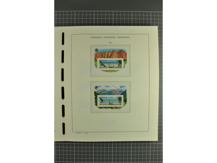 1992/2004, unmounted mint collection with miniature sheets, se-tenants-sheets, imperforated issues and more varieties
