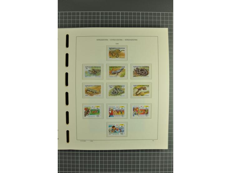 1992/2004, unmounted mint collection with miniature sheets, se-tenants-sheets, imperforated issues and more varieties