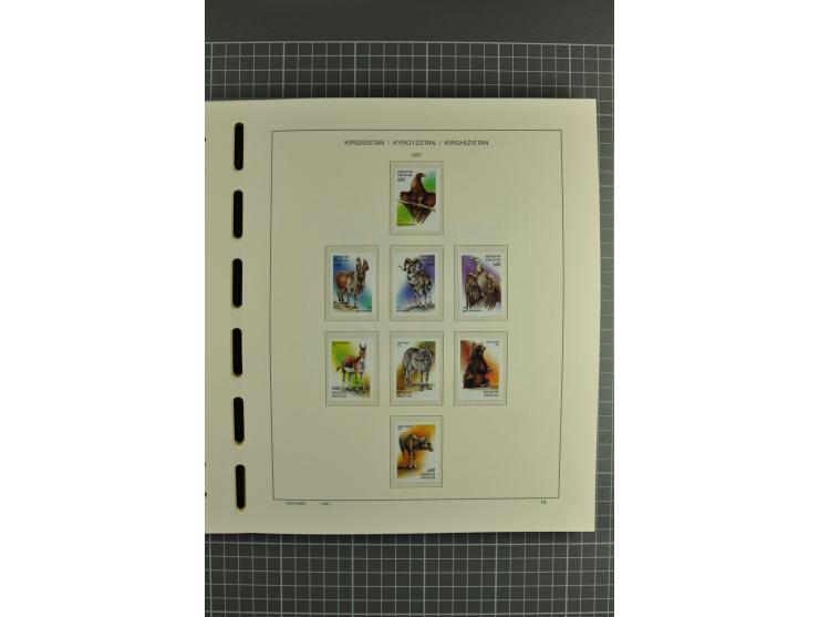 1992/2004, unmounted mint collection with miniature sheets, se-tenants-sheets, imperforated issues and more varieties