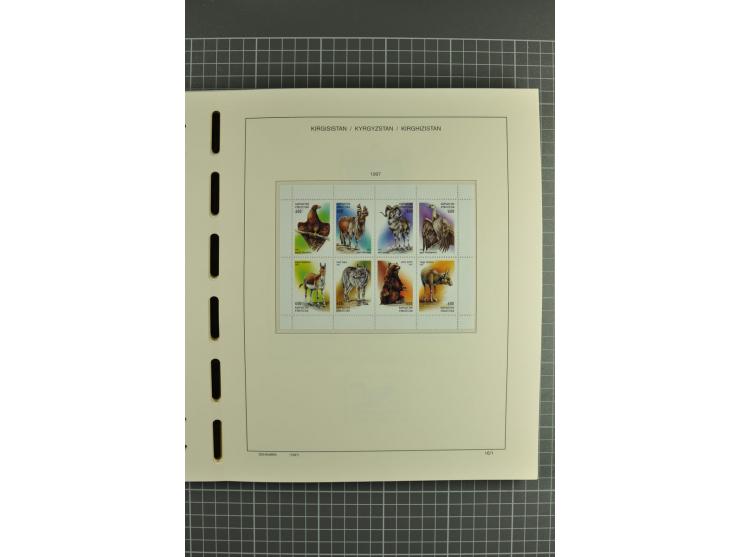 1992/2004, unmounted mint collection with miniature sheets, se-tenants-sheets, imperforated issues and more varieties