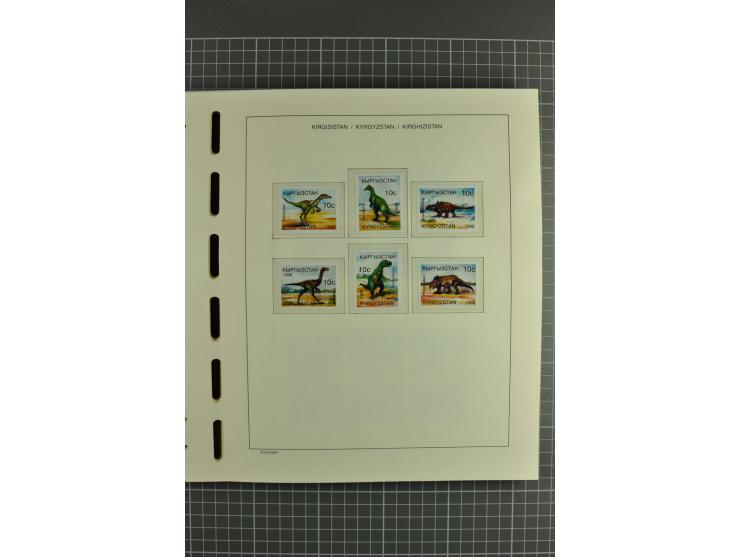 1992/2004, unmounted mint collection with miniature sheets, se-tenants-sheets, imperforated issues and more varieties