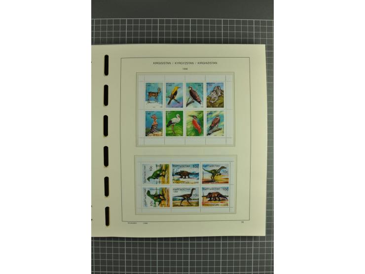 1992/2004, unmounted mint collection with miniature sheets, se-tenants-sheets, imperforated issues and more varieties