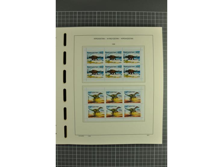 1992/2004, unmounted mint collection with miniature sheets, se-tenants-sheets, imperforated issues and more varieties