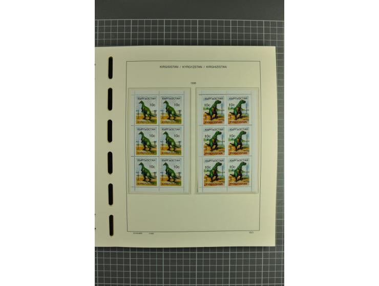 1992/2004, unmounted mint collection with miniature sheets, se-tenants-sheets, imperforated issues and more varieties