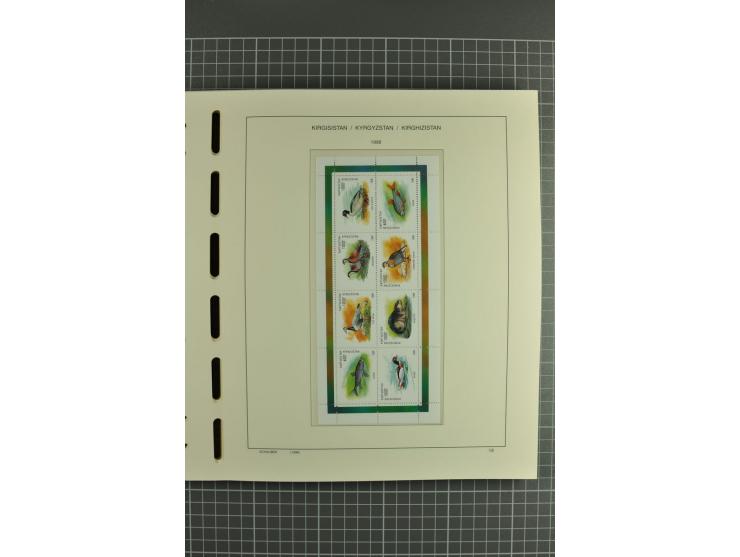 1992/2004, unmounted mint collection with miniature sheets, se-tenants-sheets, imperforated issues and more varieties
