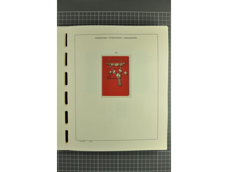 1992/2004, unmounted mint collection with miniature sheets, se-tenants-sheets, imperforated issues and more varieties