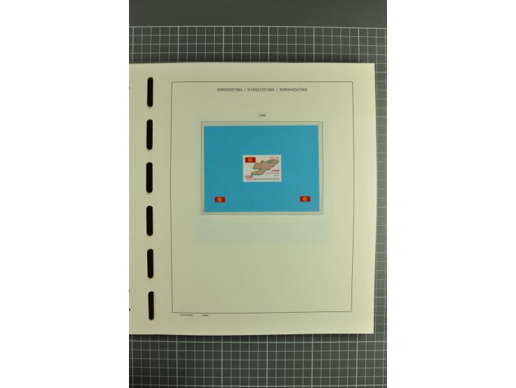 1992/2004, unmounted mint collection with miniature sheets, se-tenants-sheets, imperforated issues and more varieties