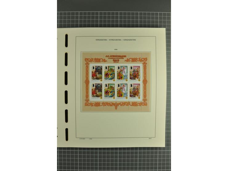 1992/2004, unmounted mint collection with miniature sheets, se-tenants-sheets, imperforated issues and more varieties