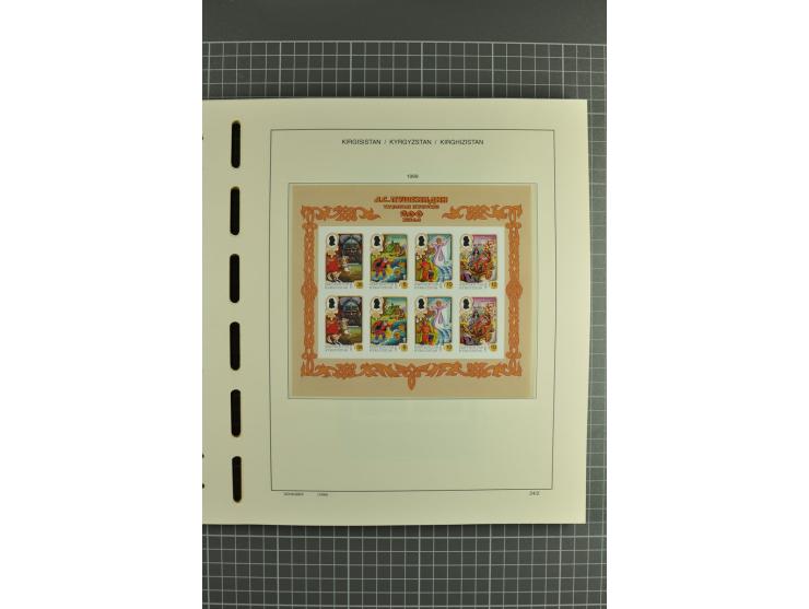 1992/2004, unmounted mint collection with miniature sheets, se-tenants-sheets, imperforated issues and more varieties