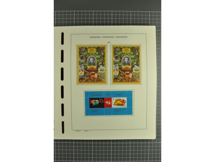 1992/2004, unmounted mint collection with miniature sheets, se-tenants-sheets, imperforated issues and more varieties