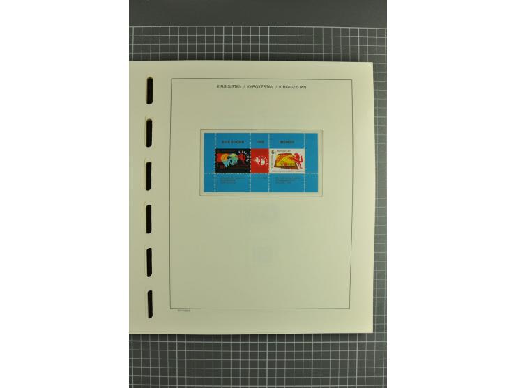 1992/2004, unmounted mint collection with miniature sheets, se-tenants-sheets, imperforated issues and more varieties