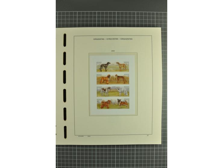 1992/2004, unmounted mint collection with miniature sheets, se-tenants-sheets, imperforated issues and more varieties