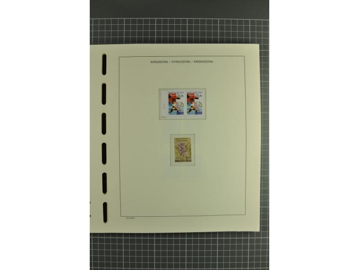 1992/2004, unmounted mint collection with miniature sheets, se-tenants-sheets, imperforated issues and more varieties