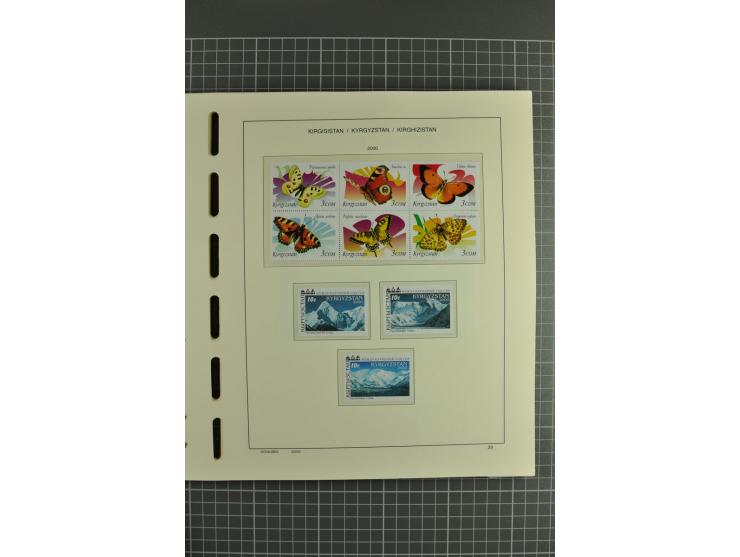 1992/2004, unmounted mint collection with miniature sheets, se-tenants-sheets, imperforated issues and more varieties