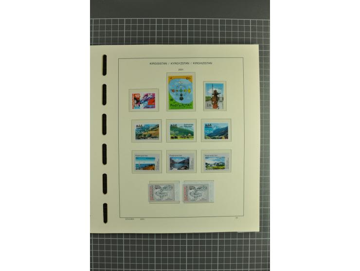 1992/2004, unmounted mint collection with miniature sheets, se-tenants-sheets, imperforated issues and more varieties