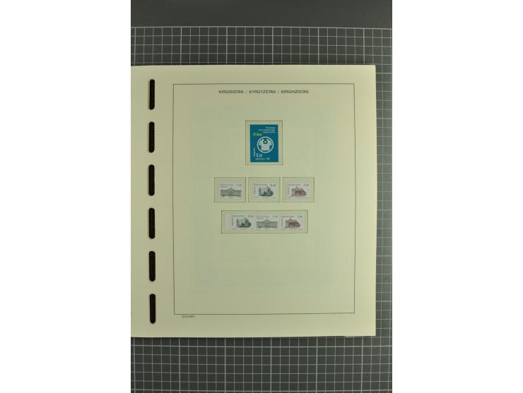 1992/2004, unmounted mint collection with miniature sheets, se-tenants-sheets, imperforated issues and more varieties