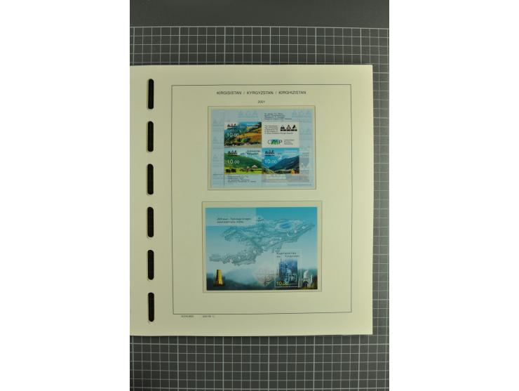 1992/2004, unmounted mint collection with miniature sheets, se-tenants-sheets, imperforated issues and more varieties