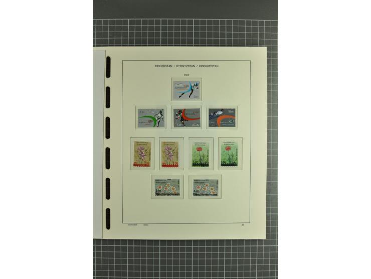 1992/2004, unmounted mint collection with miniature sheets, se-tenants-sheets, imperforated issues and more varieties