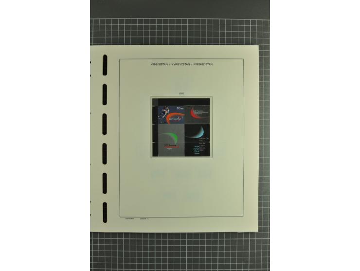 1992/2004, unmounted mint collection with miniature sheets, se-tenants-sheets, imperforated issues and more varieties