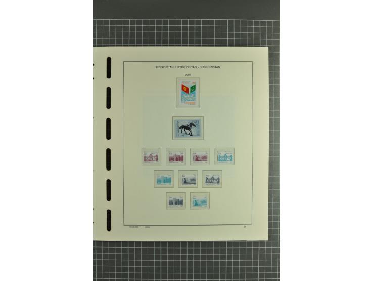 1992/2004, unmounted mint collection with miniature sheets, se-tenants-sheets, imperforated issues and more varieties