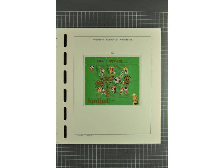 1992/2004, unmounted mint collection with miniature sheets, se-tenants-sheets, imperforated issues and more varieties
