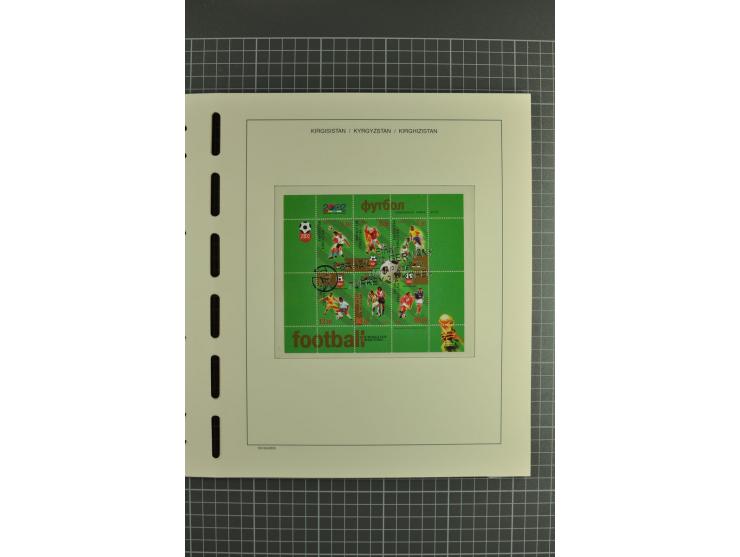 1992/2004, unmounted mint collection with miniature sheets, se-tenants-sheets, imperforated issues and more varieties