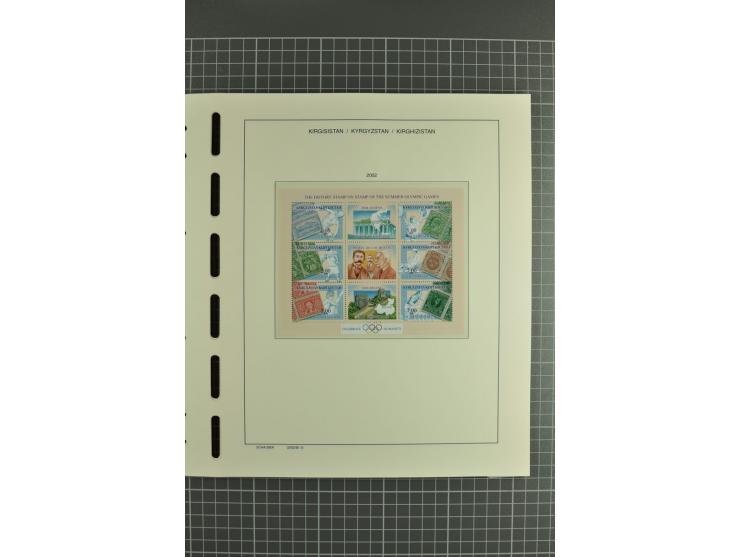 1992/2004, unmounted mint collection with miniature sheets, se-tenants-sheets, imperforated issues and more varieties