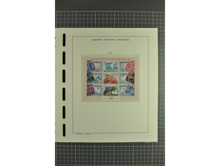 1992/2004, unmounted mint collection with miniature sheets, se-tenants-sheets, imperforated issues and more varieties