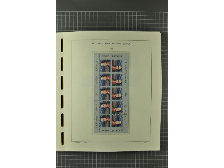 1918/2004, unmounted mint and unsed Collection of the imperforated issues, also some booklets, from 1991 mostly unmounted min