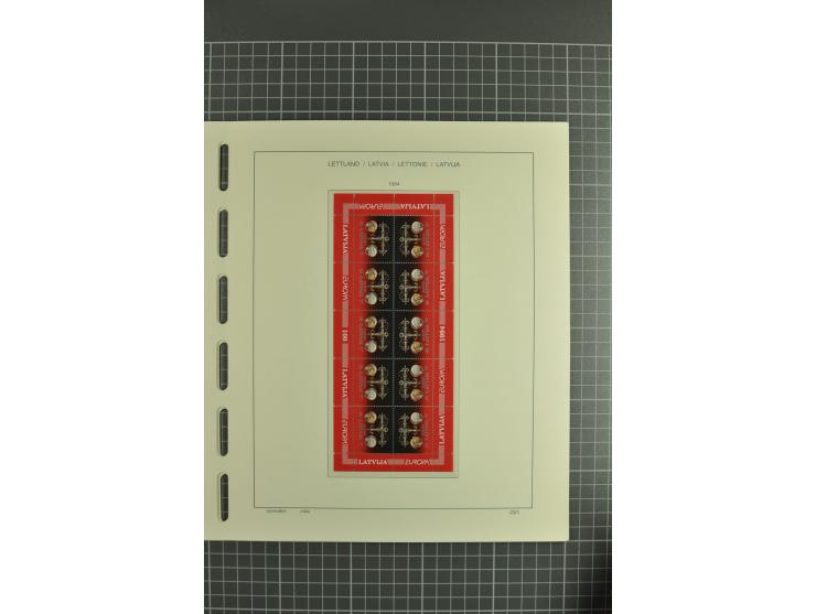1918/2004, unmounted mint and unsed Collection of the imperforated issues, also some booklets, from 1991 mostly unmounted min