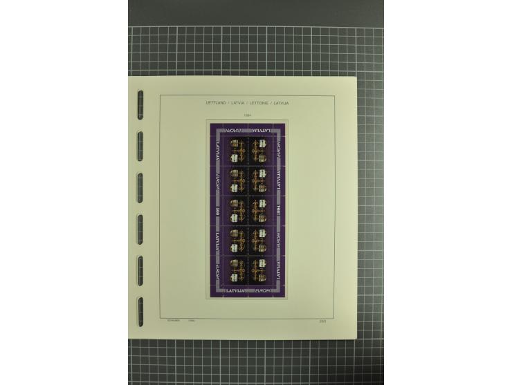 1918/2004, unmounted mint and unsed Collection of the imperforated issues, also some booklets, from 1991 mostly unmounted min