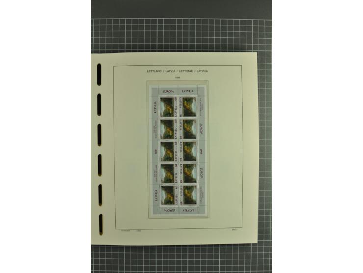1918/2004, unmounted mint and unsed Collection of the imperforated issues, also some booklets, from 1991 mostly unmounted min