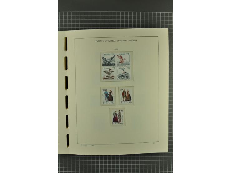 1918/2004, unmounted mint, unused and used collection with many better items including Mi.-Nr. 151-53, 215, 222Y, 404, 429-31