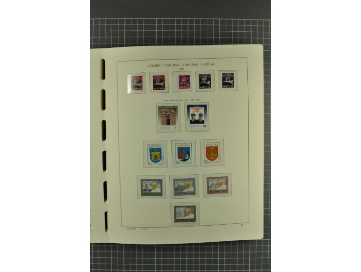 1918/2004, unmounted mint, unused and used collection with many better items including Mi.-Nr. 151-53, 215, 222Y, 404, 429-31