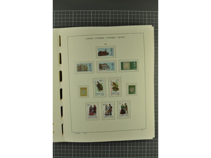 1918/2004, unmounted mint, unused and used collection with many better items including Mi.-Nr. 151-53, 215, 222Y, 404, 429-31