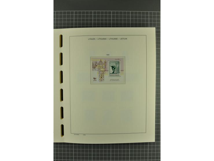 1918/2004, unmounted mint, unused and used collection with many better items including Mi.-Nr. 151-53, 215, 222Y, 404, 429-31