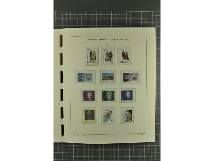 1918/2004, unmounted mint, unused and used collection with many better items including Mi.-Nr. 151-53, 215, 222Y, 404, 429-31